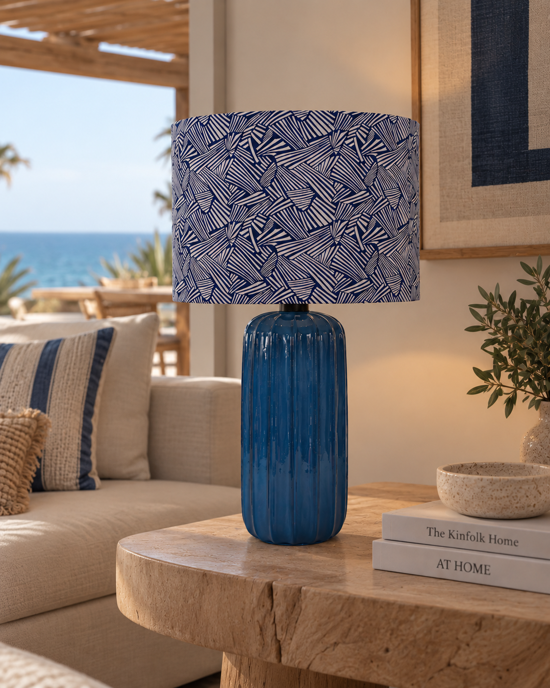 Base Caramel Azul con pantalla estampada en ambiente