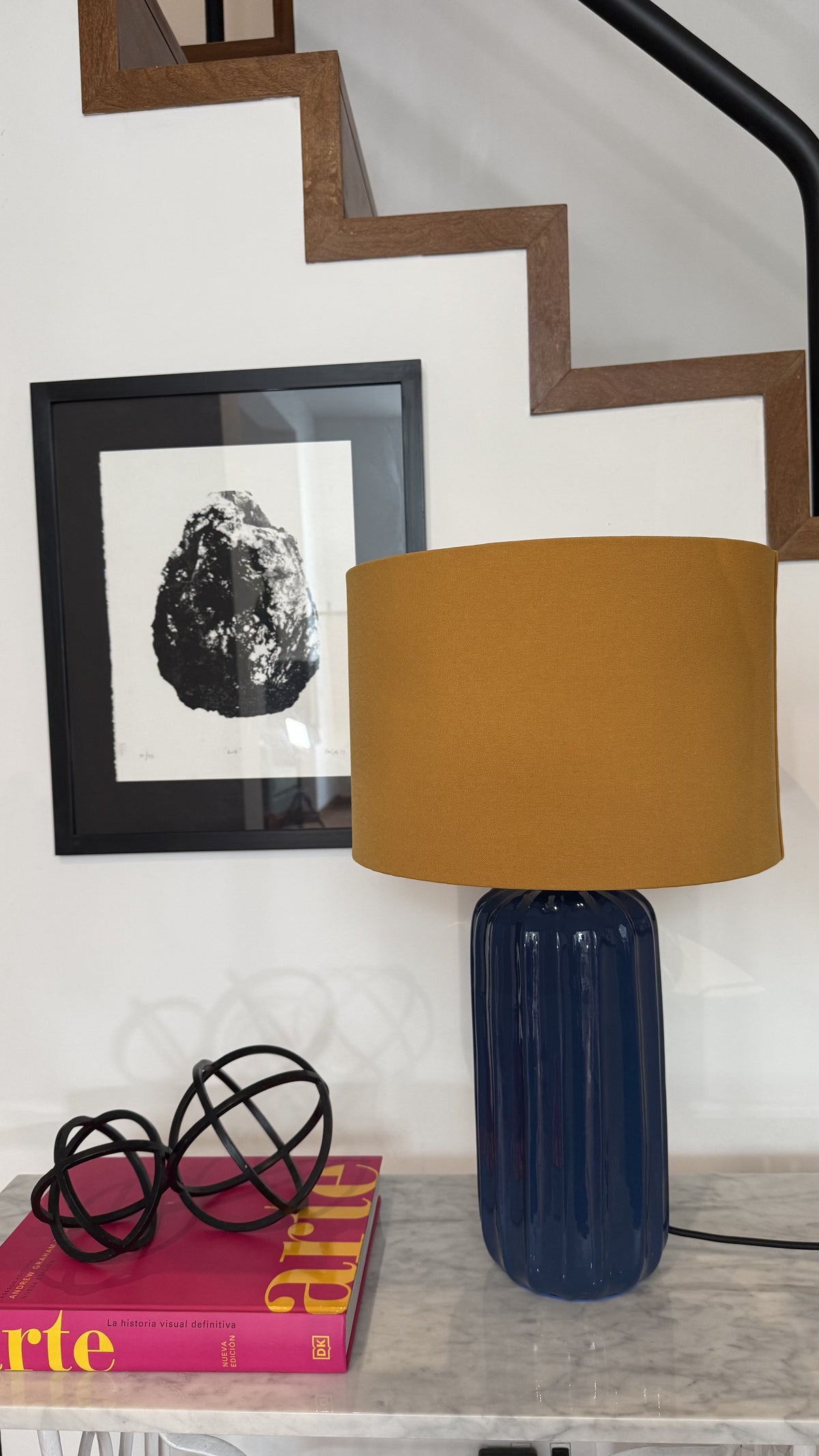 Lámpara de Mesa Caramel Azul + Liso Mostaza