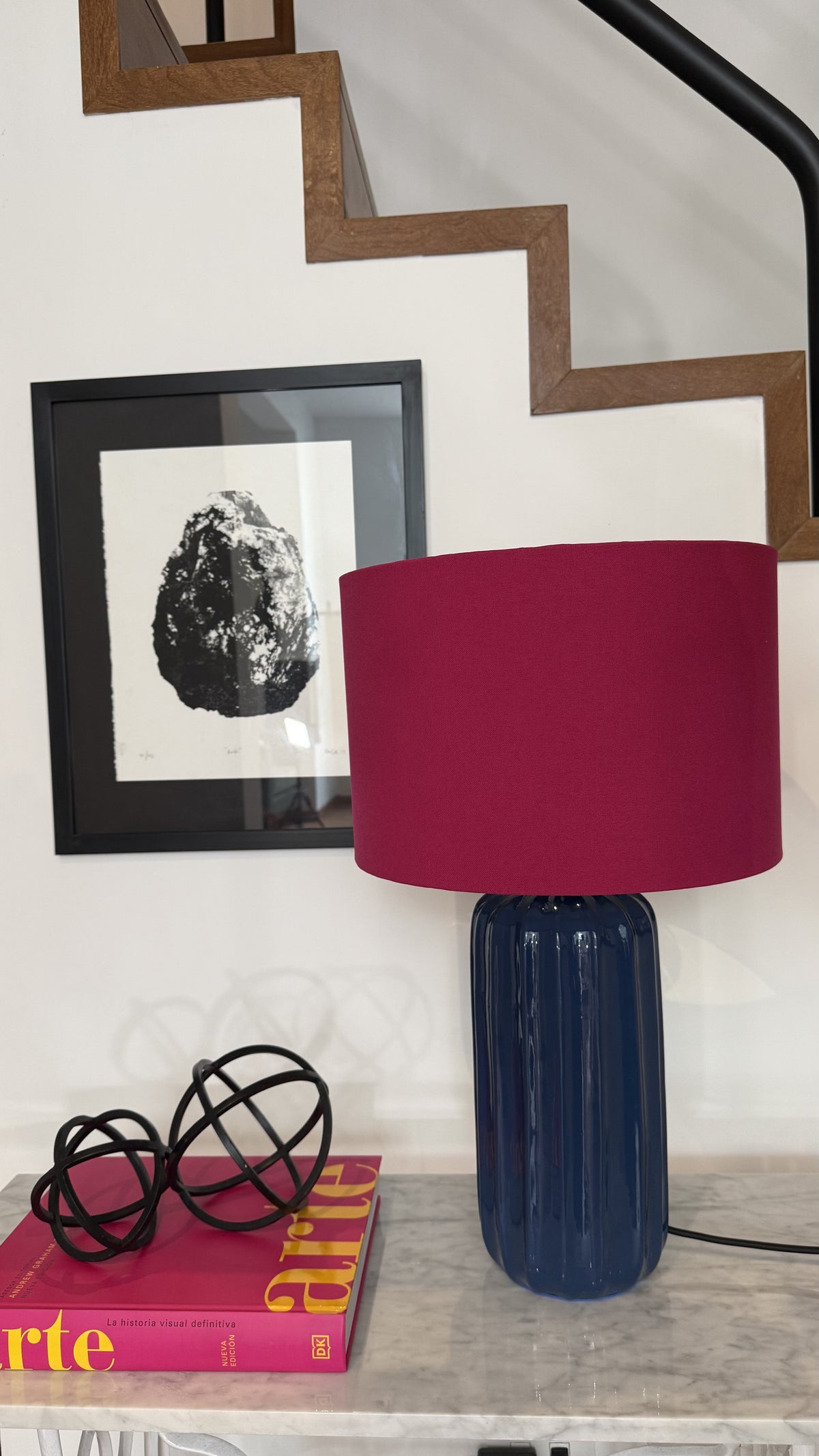 Lámpara de Mesa Caramel Azul + Liso Fucsia