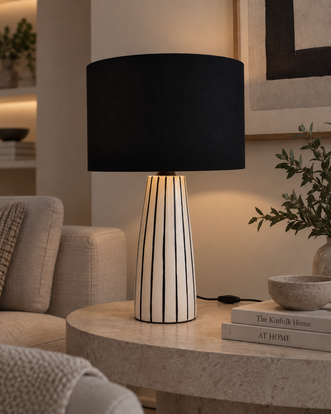 Base Lines Blanco con pantalla negra en ambiente